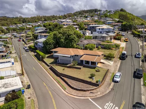 2135 St Louis Dr, Honolulu, HI 96816