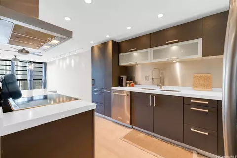 1414 Alexander St #305, Honolulu, HI 96822