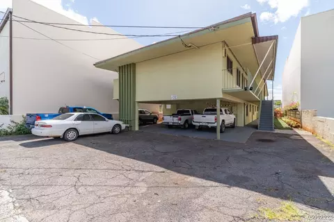 1116 Isenberg St, Honolulu, HI 96826