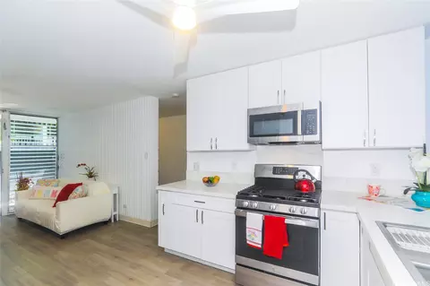 1605 Pensacola St #5, Honolulu, HI 96822