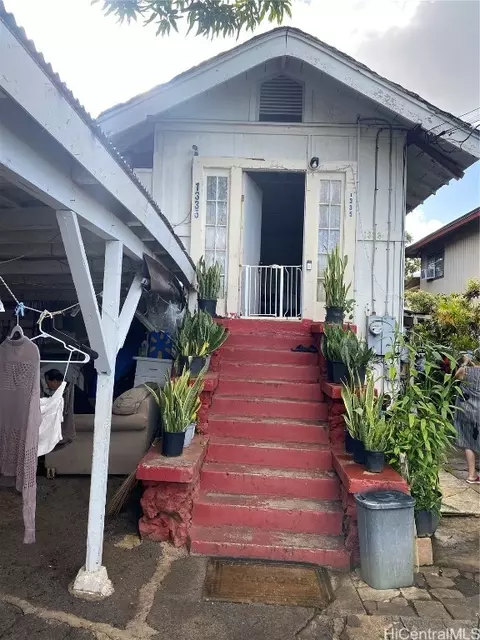 1335 Gulick Ave, Honolulu, HI 96819