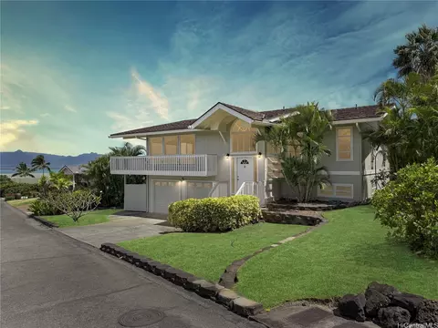 44-313 Kaneohe Bay Dr #B, Kaneohe, HI 96744