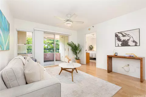 1080 Ala Napunani St #406, Honolulu, HI 96818