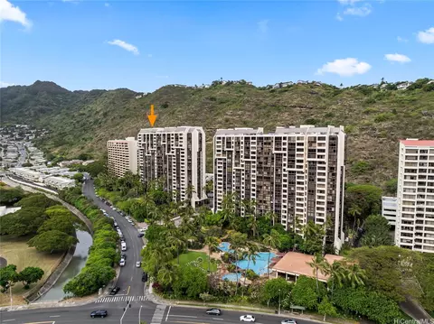 531 Hahaione St #2/8B, Honolulu, HI 96825