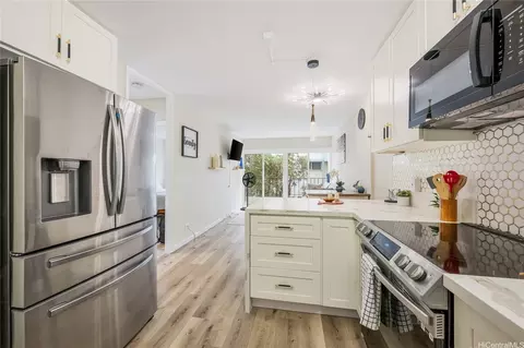 222 Kaiulani Ave #208, Honolulu, HI 96815