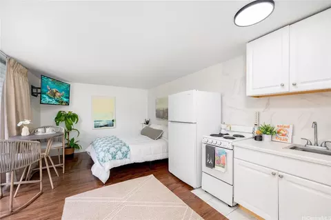 441 Lewers St #301, Honolulu, HI 96815
