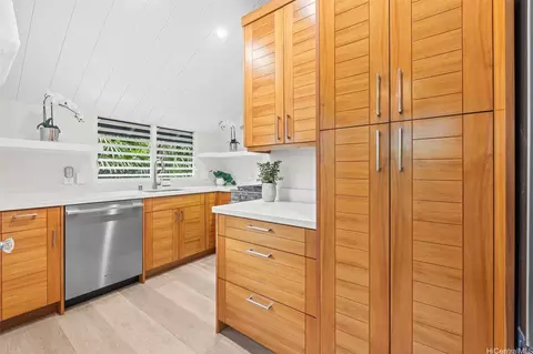 1259 Center St, Honolulu, HI 96816