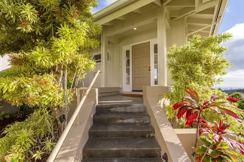 2277 Halakau St, Honolulu, HI 96821