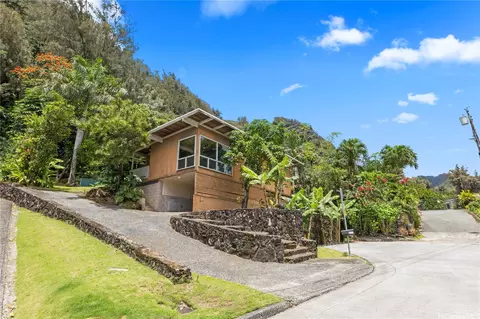 157 Waokanaka Pl, Honolulu, HI 96817
