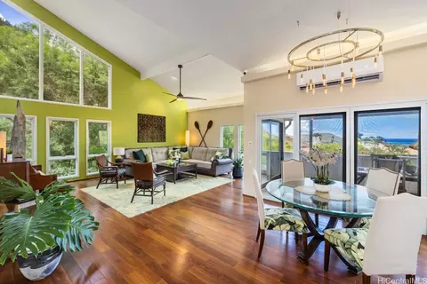 902 Puuomao Pl, Honolulu, HI 96825