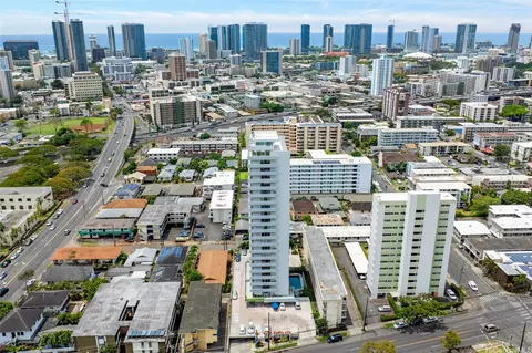 1325 Wilder Ave #17, Honolulu, HI 96822