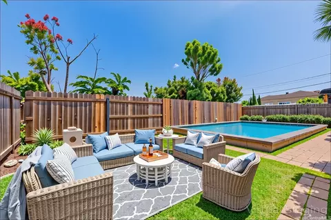 1182 Lauloa St, Kailua, HI 96734