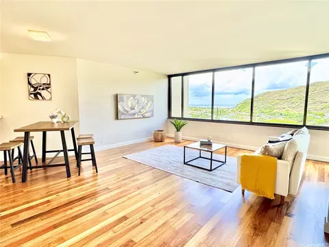 555 Hahaione St #10F, Honolulu, HI 96825