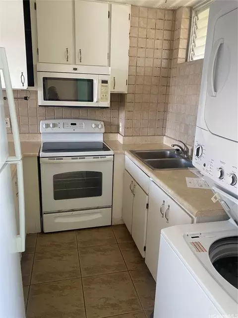 1555 Pohaku St #B501, Honolulu, HI 96817