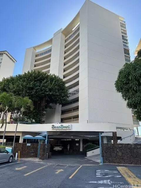 2877 Kalakaua Ave #1105, Honolulu, HI 96815