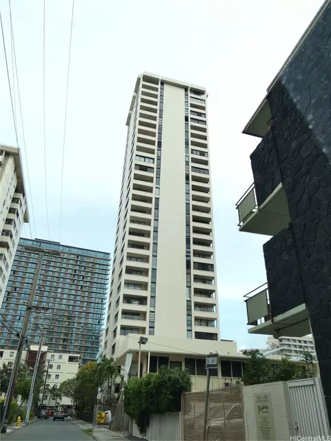 2410 Cleghorn St #502, Honolulu, HI 96815