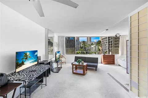 435 Seaside Ave #504, Honolulu, HI 96815