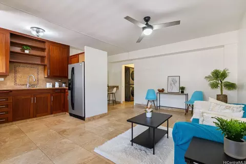2118 Kuhio Ave #302, Honolulu, HI 96815