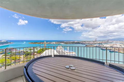 66 Queen St #2501, Honolulu, HI 96813