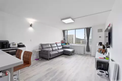 3045 Ala Napuaa Pl #311, Honolulu, HI 96818