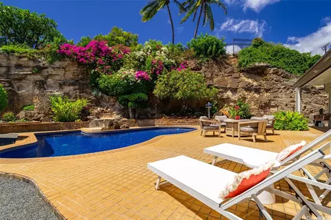 760 Onaha St, Honolulu, HI 96816