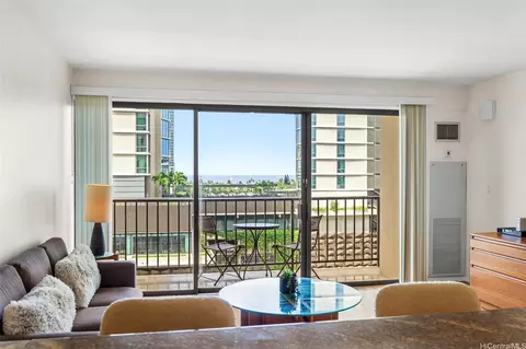 2140 Kuhio Ave #1005, Honolulu, HI 96815