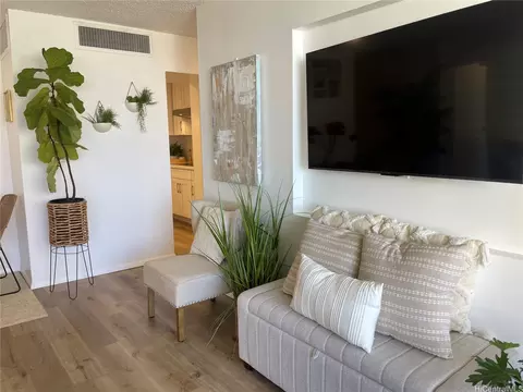 1561 Kanunu St #1206, Honolulu, HI 96814