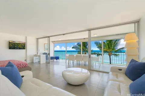 2877 Kalakaua Ave #305, Honolulu, HI 96815