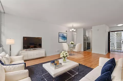 98-1042 Moanalua Rd #2-303, Aiea, HI 96701