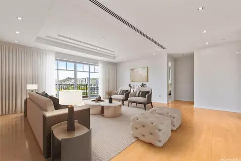 1740 S Beretania St #10, Honolulu, HI 96826