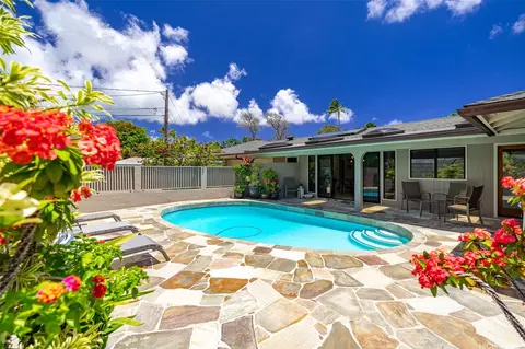 176 Kaiholu St, Kailua, HI 96734
