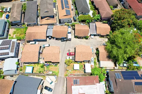 1039 Wong Ln, Honolulu, HI 96817