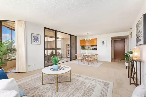 1760 S Beretania St #15B, Honolulu, HI 96826