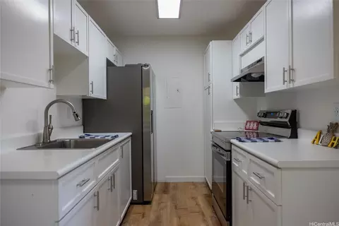 255 Mananai Pl #52T, Honolulu, HI 96818