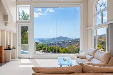 637 Kahiau Loop, Honolulu, HI 96821