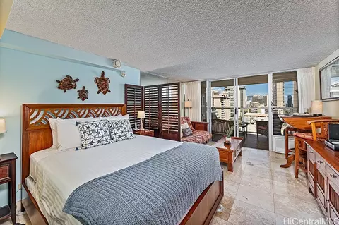 445 Seaside Ave #1618, Honolulu, HI 96815
