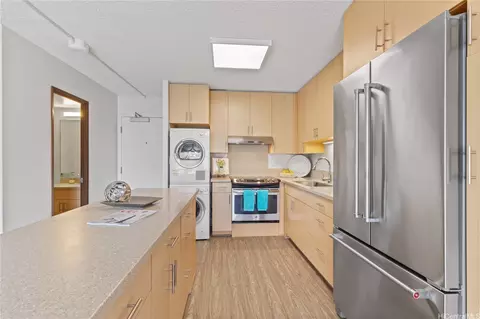 1333 Heulu St #808, Honolulu, HI 96822