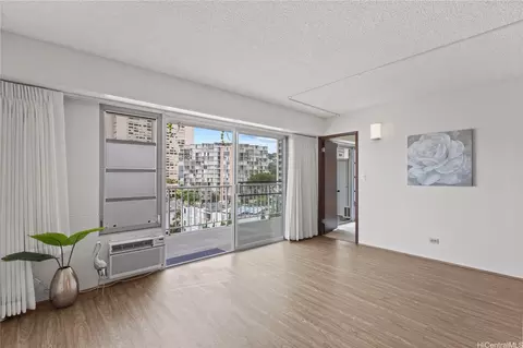 1333 Heulu St #808, Honolulu, HI 96822