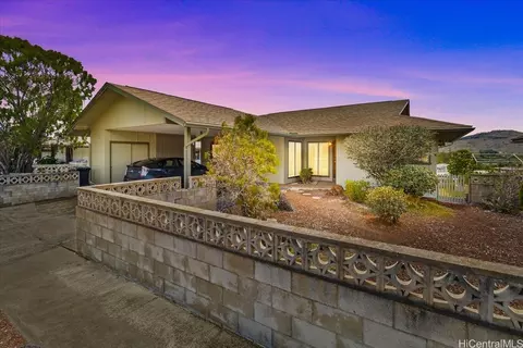 1298 Ala Puumalu St, Honolulu, HI 96818