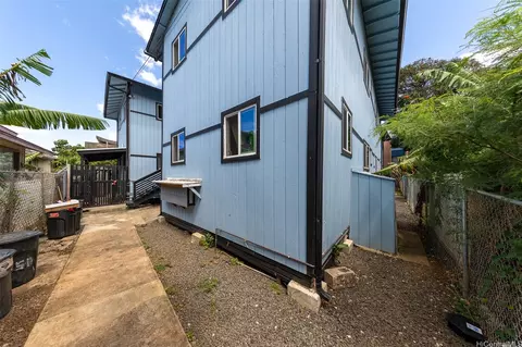 815 Lopez Ln, Honolulu, HI 96817