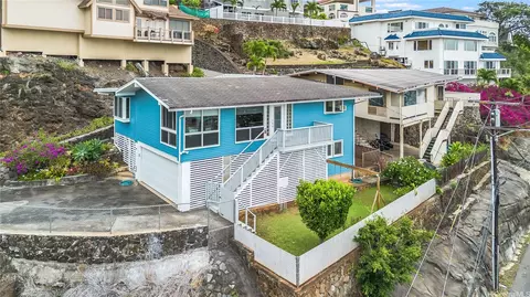 3912 Koko Dr, Honolulu, HI 96816