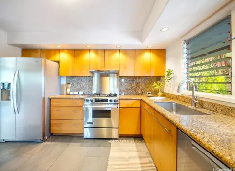 2527 Henry St #A, Honolulu, HI 96817