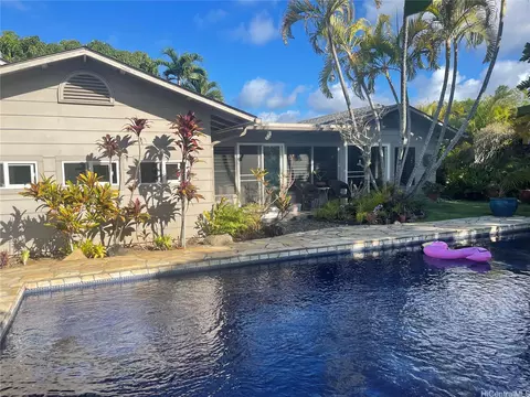 230 Kuukama St, Kailua, HI 96734