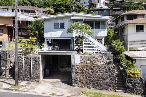 2233 Waiomao Rd, Honolulu, HI 96816