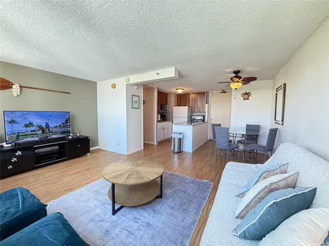 445 Seaside Ave #1120, Honolulu, HI 96815