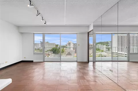 1333 Heulu St #901, Honolulu, HI 96822