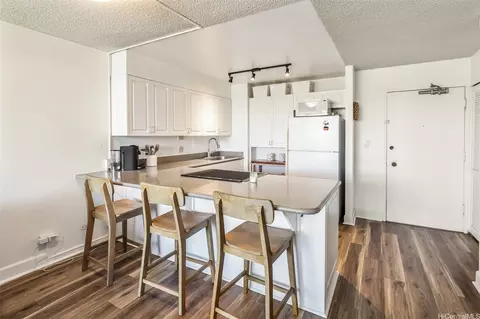 3045 Ala Napuaa Pl #1803, Honolulu, HI 96818
