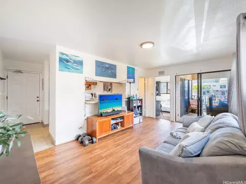 1242 Matlock Ave #204, Honolulu, HI 96814