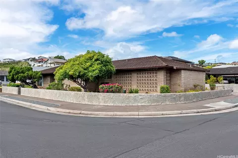 3504 Ala Hapuu St, Honolulu, HI 96818