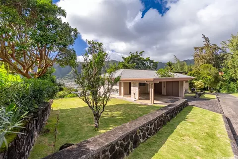 3129 Beaumont Woods Pl, Honolulu, HI 96822